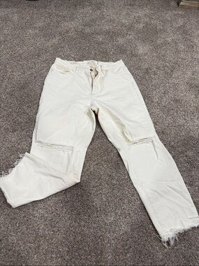 Universal Thread Cream Distressed Straight-Leg Jeans